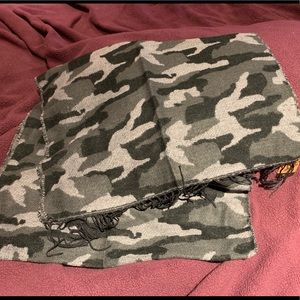 Black and gray camouflage scarf